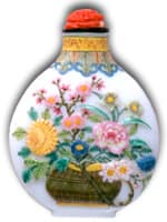 chinese_snuff1 - 1EarthMedia This rare enameled and carved Imperial snuff bottle sold for an amazing 4,500 at an eBay auction